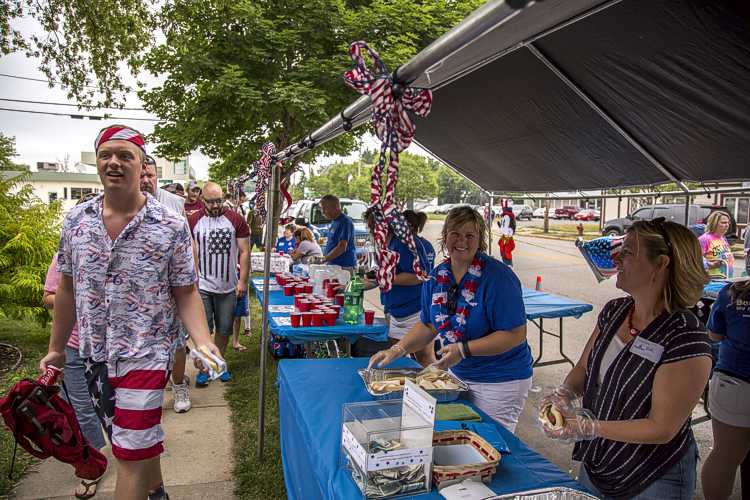 Free hot dogs, July 4th parade